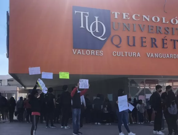 Estudiantes del Tecnológico Universitario de Querétaro se van a paro